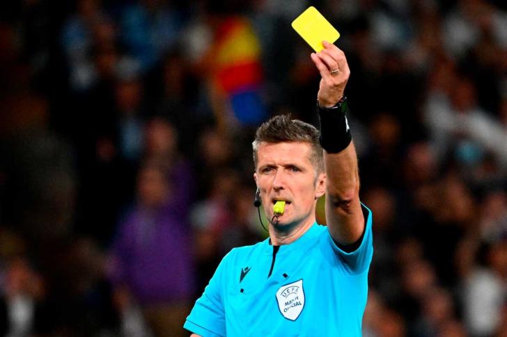 Record di ammonizioni arbitri